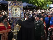 Συρροή πιστών στην Μητρόπολη Αθηνών για την εικόνα της Παναγίας “Αξιον Εστί”