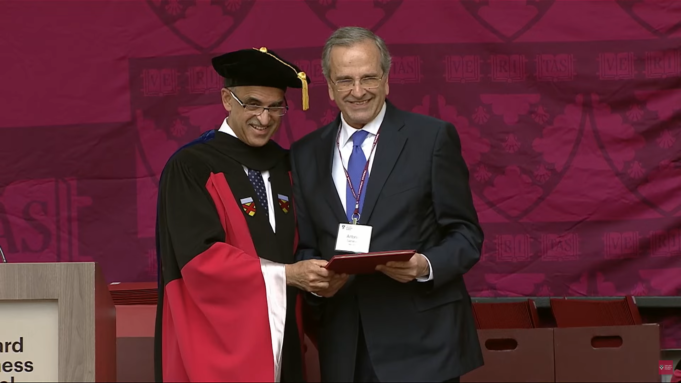 Το Harvard Business School τίμησε τον Αντώνη Σαμαρά
