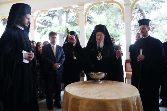 Οικουμενικός Πατριάρχης: “Οι κοινωνίες μας κρίνονται από το πώς βλέπουν την παιδική ηλικία, από το τι πράττουν για την προστασία, την πρόοδο, τη ζωή και το μέλλον των παιδιών”