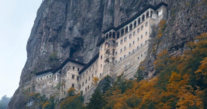 Η Παμποντιακή Ομοσπονδία Ελλάδος για την απαγόρευση τέλεσης λειτουργίας στην Παναγία Σουμελά