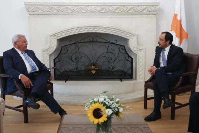 Στην Κύπρο ο Ρόμπερτ Μενέντεζ