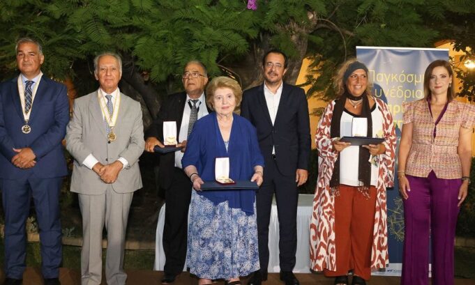 Για το φιλότιμο, την ανιδιοτέλεια και την προσφορά, τίμησε τους ομογενείς ο ΠτΔ – Ανάμεσά τους η Πρόεδρος της Χορωδίας του Παγκυπρίου, Ισμήνη Μιχαηλίδη