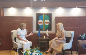 Πρέσβης ΗΠΑ: Στηρίζουμε τις προσπάθειες για επανέναρξη των συνομιλιών