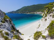 Στους καλύτερους «μυστικούς» προορισμούς της Μεσογείου η Σκόπελoς