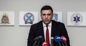 Β. Κικίλιας: Εξαιρετικά κρίσιμη η κατάσταση τις επόμενες ώρες στην Πάρνηθα
