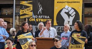 Senate Deputy Leader Gianaris Joins SAG – AFTRA, WGA – East on Picket Line