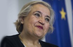 Αλ. Παπαδοπούλου: Ατόπημα η φωτογραφία Eλλήνων, μελών Ε/T Φόρουμ, με Τατάρ και κατοχικά σύμβολα