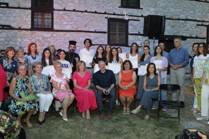 Ο Σύλλογος Καστοριέων «Ομόνοια» βράβευσε τους αριστούχους της Καστοριάς