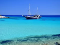 Λειψοί: Οι Times «ανακαλύπτουν» το ελληνικό νησί των μύθων, των θρύλων και των τιρκουάζ νερών