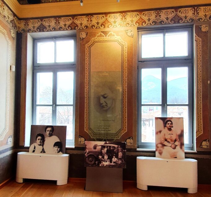 Επίσκεψη στο σπίτι του Μάνου Χατζιδάκι την ημέρα της γέννησής του