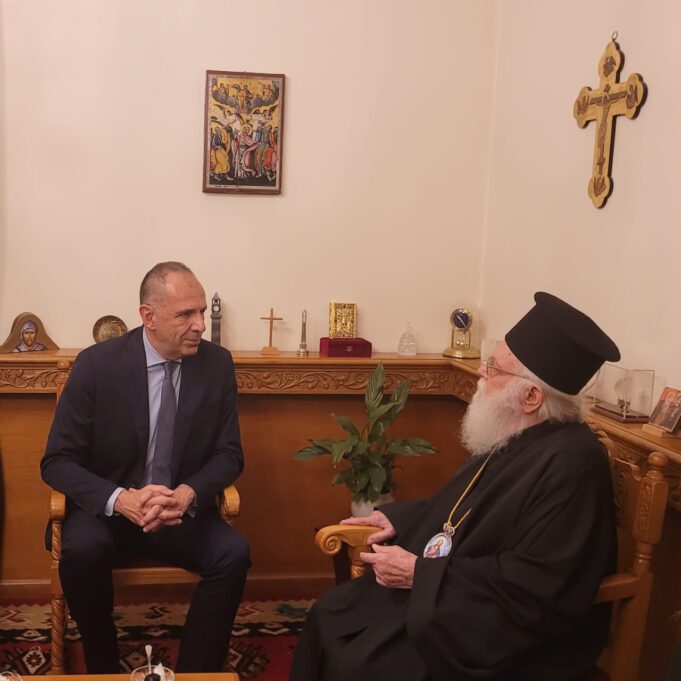 Συνάντηση ΥΠΕΞ Γ. Γεραπετρίτη με τον Αρχιεπίσκοπο Αλβανίας