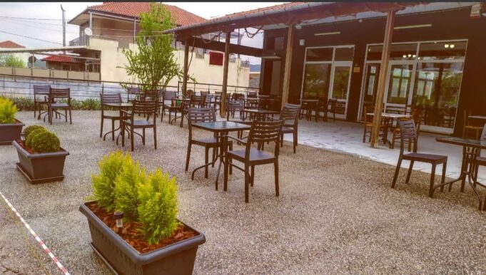 Καφενείο-ουζερί «σερβίρει» μουχαμπέτια και διατηρεί ζωντανή την ποντιακή παράδοση