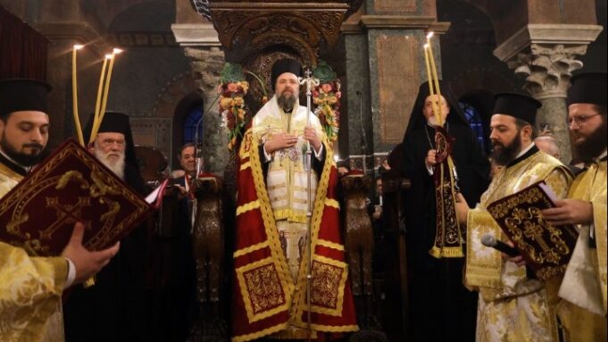 Με λαμπρότητα η ενθρόνιση του νέου Μητροπολίτη Θεσσαλονίκης Φιλoθέου