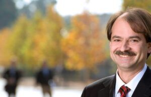 Επίτιμος διδάκτορας του ΑΠΘ αναγορεύεται ο καθηγητής του Πανεπιστημίου του Stanford, Ιωάννης Ιωαννίδης