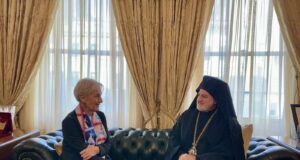 Ο Αρχιεπίσκοπος Αμερικής υποδέχθηκε την Πρέσβη της Ελλάδος στις ΗΠΑ Αικατερίνη Νασσίκα