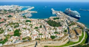 ΤτΕ: Περισσότεροι από 30 εκατ. τουρίστες στην Ελλάδα το 10μηνο Ιανουαρίου-Οκτωβρίου