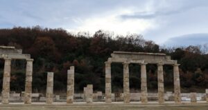 Εγκαινιάστηκε το αναστηλωμένο ανάκτορο του Φιλίππου Β’ στις Αιγές