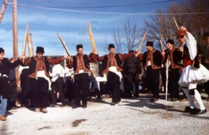 Οι Φωταροί έρχονται τα Θεοφάνια στο Παλαιόκαστρο με κάλαντα και χορούς