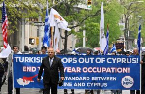 Ο Φίλιπ Κρίστοφερ τελετάρχης της Παρέλασης στο Τάρπον Σπρινγκς