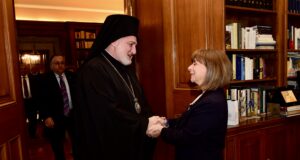 Η ΠτΔ Κατερίνα Σακελλαροπούλου συναντήθηκε με τον Αρχιεπίσκοπο Ελπιδοφόρο