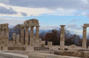 Τα εμβληματικά έργα αναστήλωσης σε Αιγές και Φιλίππους ενισχύουν τον πολιτιστικό τουρισμό στη Β. Ελλάδα