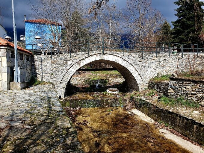 Δωμάτια, ένα χωριό στους πρόποδες του Παγγαίου με τοξωτά γεφύρια και πλούσια ιστορία