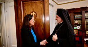 Η υπουργός Νίκη Κεραμέως στην Αρχιεπισκοπή Αμερικής