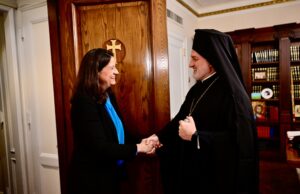 Η υπουργός Νίκη Κεραμέως στην Αρχιεπισκοπή Αμερικής