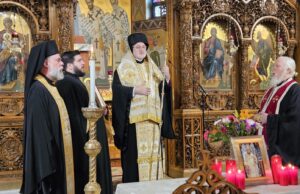 Τρισάγιο για τον Επίσκοπο Ευκαρπίας από τον Αρχιεπίσκοπο Ελπιδοφόρο