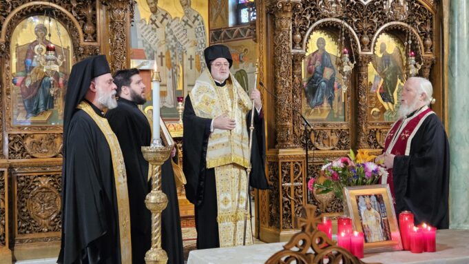 Τρισάγιο για τον Επίσκοπο Ευκαρπίας από τον Αρχιεπίσκοπο Ελπιδοφόρο