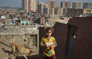 Ο κόσμος μετά τo Covid ανέκαμψε, ξεχνώντας τους φτωχούς