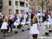 Γαλανόλευκη βάφτηκε η 5η Λεωφόρος