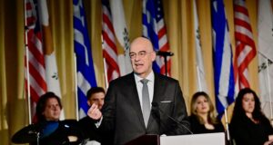 Επιστρέφει εκτάκτως στην Αθήνα ο Νίκος Δένδιας