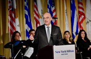 Επιστρέφει εκτάκτως στην Αθήνα ο Νίκος Δένδιας