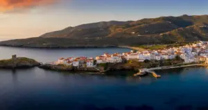 Η Άνδρος στην κορυφή των ιδανικών προορισμών που βρίσκονται κοντά στην Αθήνα, σύμφωνα με ολλανδική ιστοσελίδα