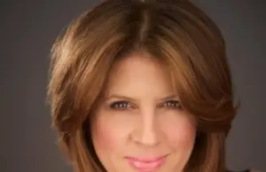 Greek-American comedian Carie Karavas to perform a comedy show at Burgerology in Midtown Manhattan