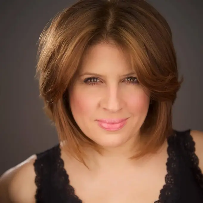 Greek-American comedian Carie Karavas to perform a comedy show at Burgerology in Midtown Manhattan