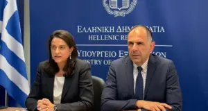 Τηλεδιάσκεψη Γ. Γεραπετρίτη – Ν. Κεραμέως με τους επικεφαλής των διπλωματικών και προξενικών Αρχών