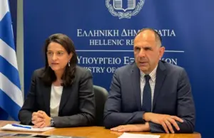 Τηλεδιάσκεψη Γ. Γεραπετρίτη – Ν. Κεραμέως με τους επικεφαλής των διπλωματικών και προξενικών Αρχών