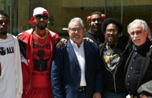 Το δώρο του Κουτσούμπα στον Πρόεδρο του Συνδικάτου της Amazon