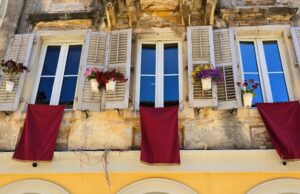 Τα πορφυρά “δαμάσκο” της Κέρκυρας, σύμβολα βαθιάς θρησκευτικότητας