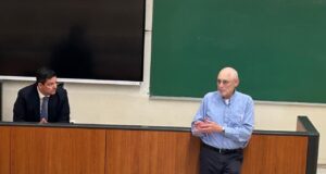 Εντονο ανταγωνισμό μεταξύ ΗΠΑ – Κίνας αλλά όχι πόλεμο, “βλέπει” για το μέλλον ο καθηγητής του Columbia, Andy Nathan