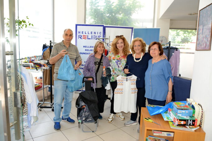 Διανομή τροφίμων Ιδρύματος Ελληνικής Συμπαράστασης στην Αθήνα