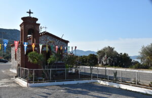 Ο Αϊ-Θαράπης ο τζατζαλιάρης, με τα πολύχρωμα κουρελάκια