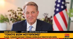 Τζ. Φλέικ: “Δεν ευνοούμε τον έναν σύμμαχο έναντι του άλλου”