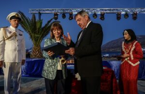 Η ΠτΔ Κατερίνα Σακελλαροπούλου ανακηρύχθηκε Επίτιμη Δημότης Κάσου – Επέτειος 200 χρόνων από το Ολοκαύτωμα της Ηρωικής Νήσου