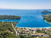 Η Σκόπελος, το ομορφότερo νησί για τους Γάλλους – «Αναβίωση» του Mamma Mia σε βράχο ύψους 100 μέτρων