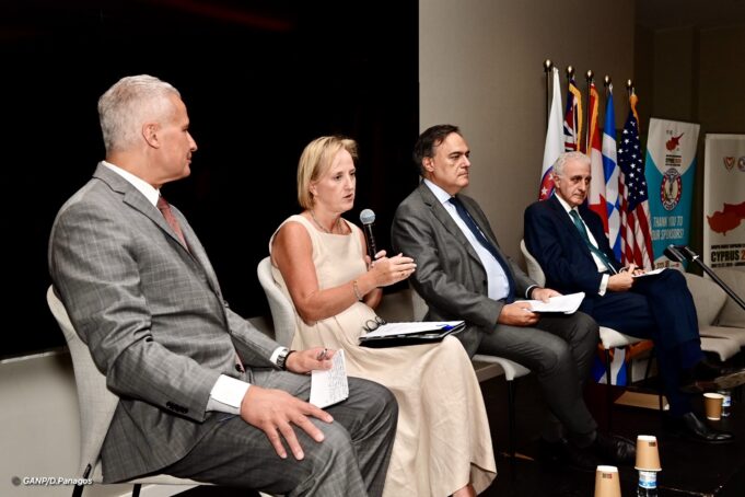 Τις διμερείς σχέσεις Κύπρου-ΗΠΑ ανέπτυξε η Πρέσβης των ΗΠΑ στο Συνέδριο της ΑΧΕΠΑ