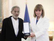 Το παράσημο του Ανώτερου Ταξιάρχη του Τάγματος της Τιμής στον Σταύρο Ξαρχάκο