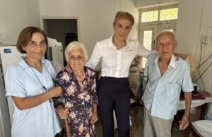 Οι μοναδικοί κάτοικοι, ο 97χρονος Ανδρέας και η 85χρονη Μηλιά, κρατούν ζωντανό τον Άγιο Ανδρόνικο Καρπασίας από το 1974